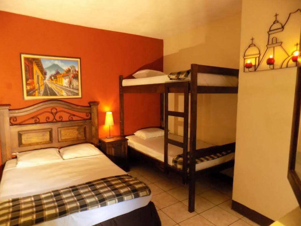 Posada De San Carlos La Calzada Antigua Екстериор снимка