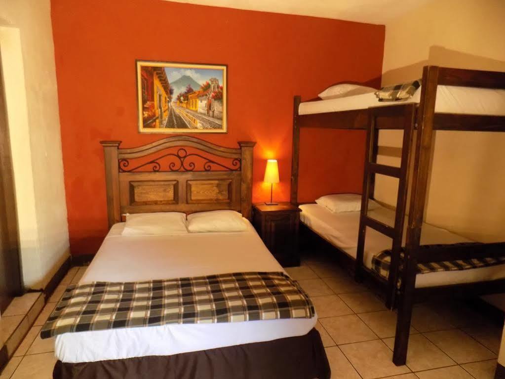 Posada De San Carlos La Calzada Antigua Екстериор снимка