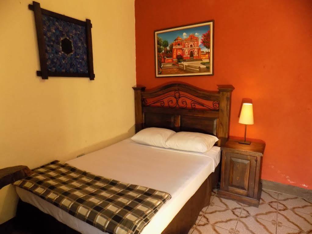 Posada De San Carlos La Calzada Antigua Екстериор снимка