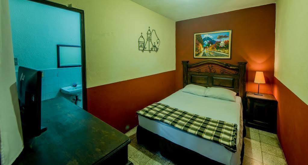 Posada De San Carlos La Calzada Antigua Екстериор снимка