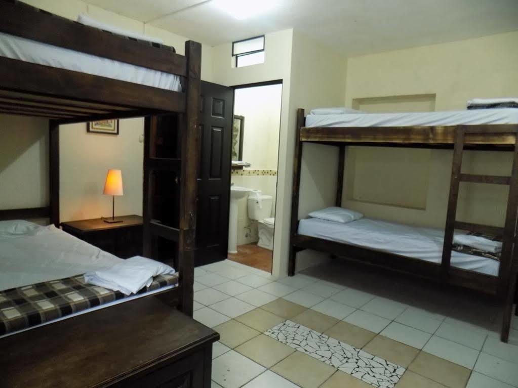 Posada De San Carlos La Calzada Antigua Екстериор снимка