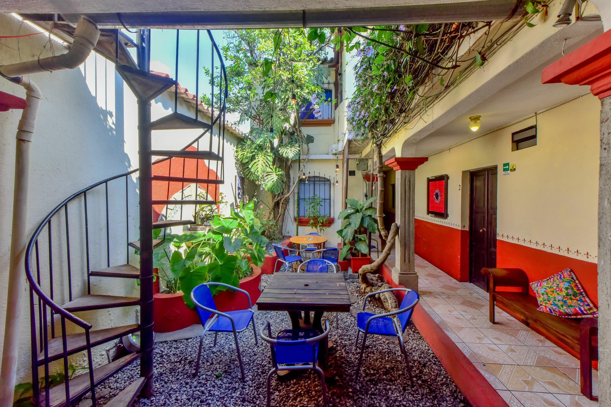 Posada De San Carlos La Calzada Antigua Екстериор снимка